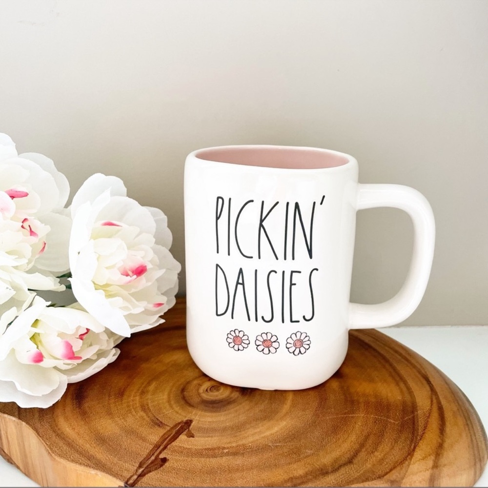 Rae Dunn mug 🌼